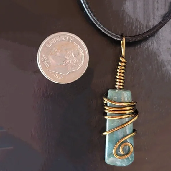 Green Agate Wire Wrapped Necklace - Picture 2 of 2